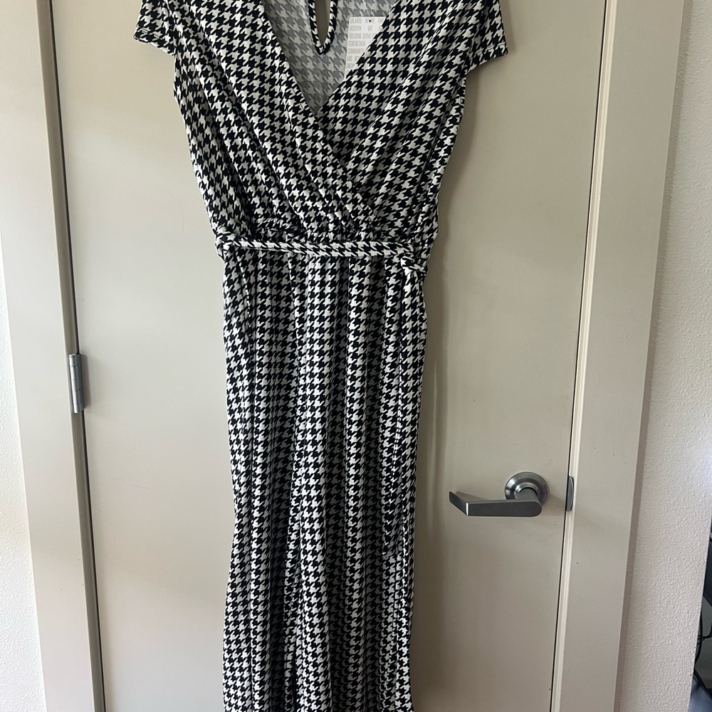 LuLaRoe Black and White V-Neck wrap Karen Pantsuit